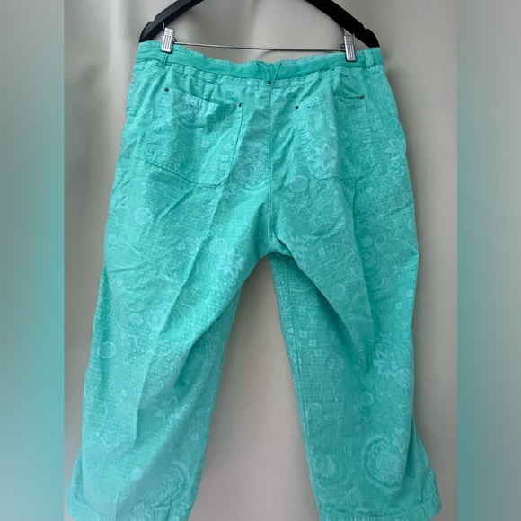 Fresh Produce brand Women’s crop pants size Large. - Picture 2 of 4